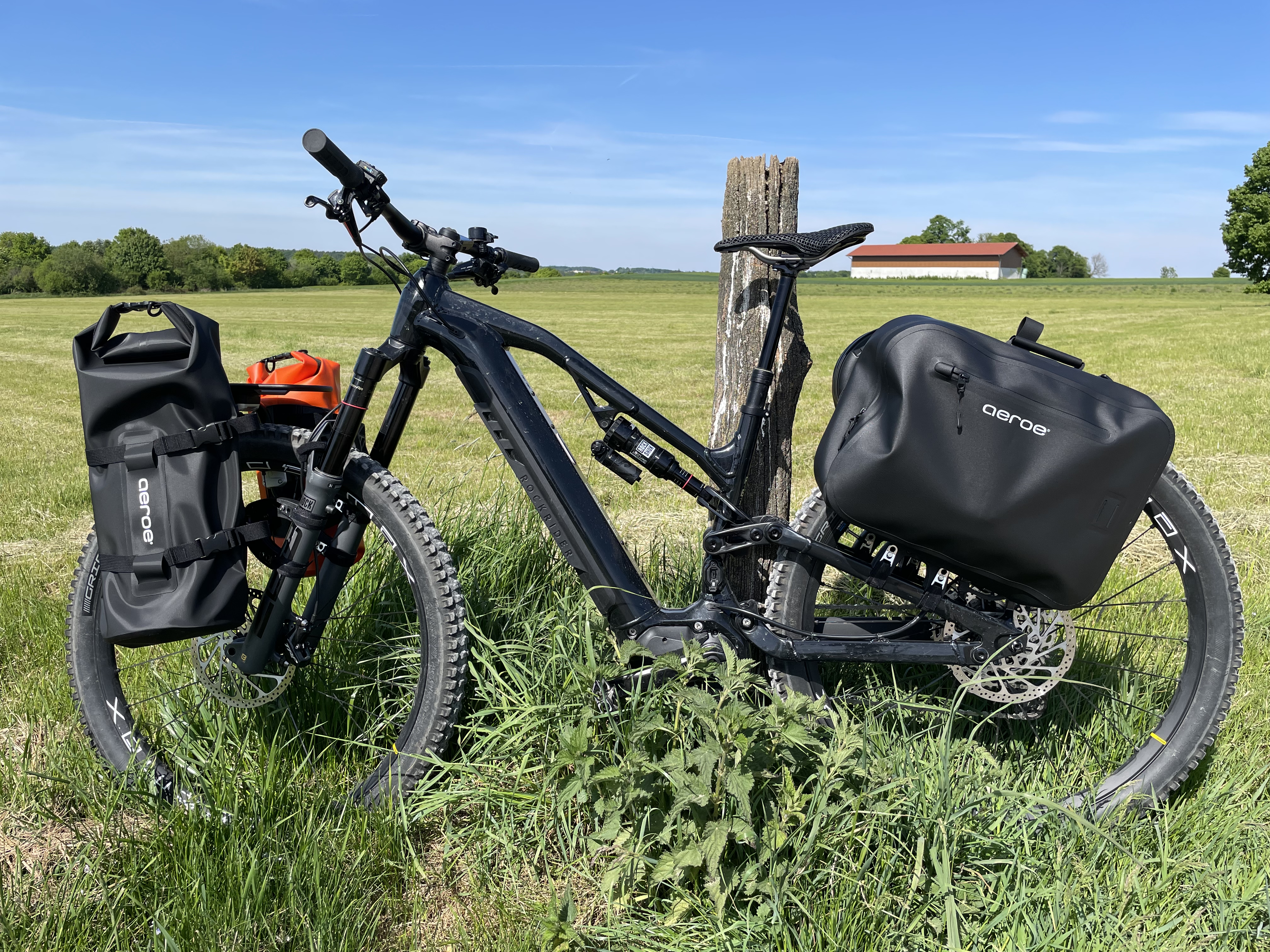 pc lenkrad und pedale PXN V9 mit Pedalen Schaltung, 270/900 Grad Gaming Lenkrad PS4 mit Vibration Feeback, Lenkräder für Xbox One, Xbox Series X/S, PS4, PS3, PC, NS Switch, Tool- APP 2026 Designer Yniq Ski Biciclette Gravel 1 Attribute:Chalk | ChromaPop Sun Black