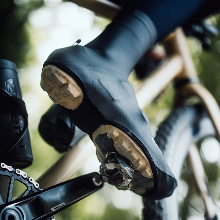 Wasserdichte Fizik berschuhe - der nchste Schauer kommt bestimmt! | BIKE