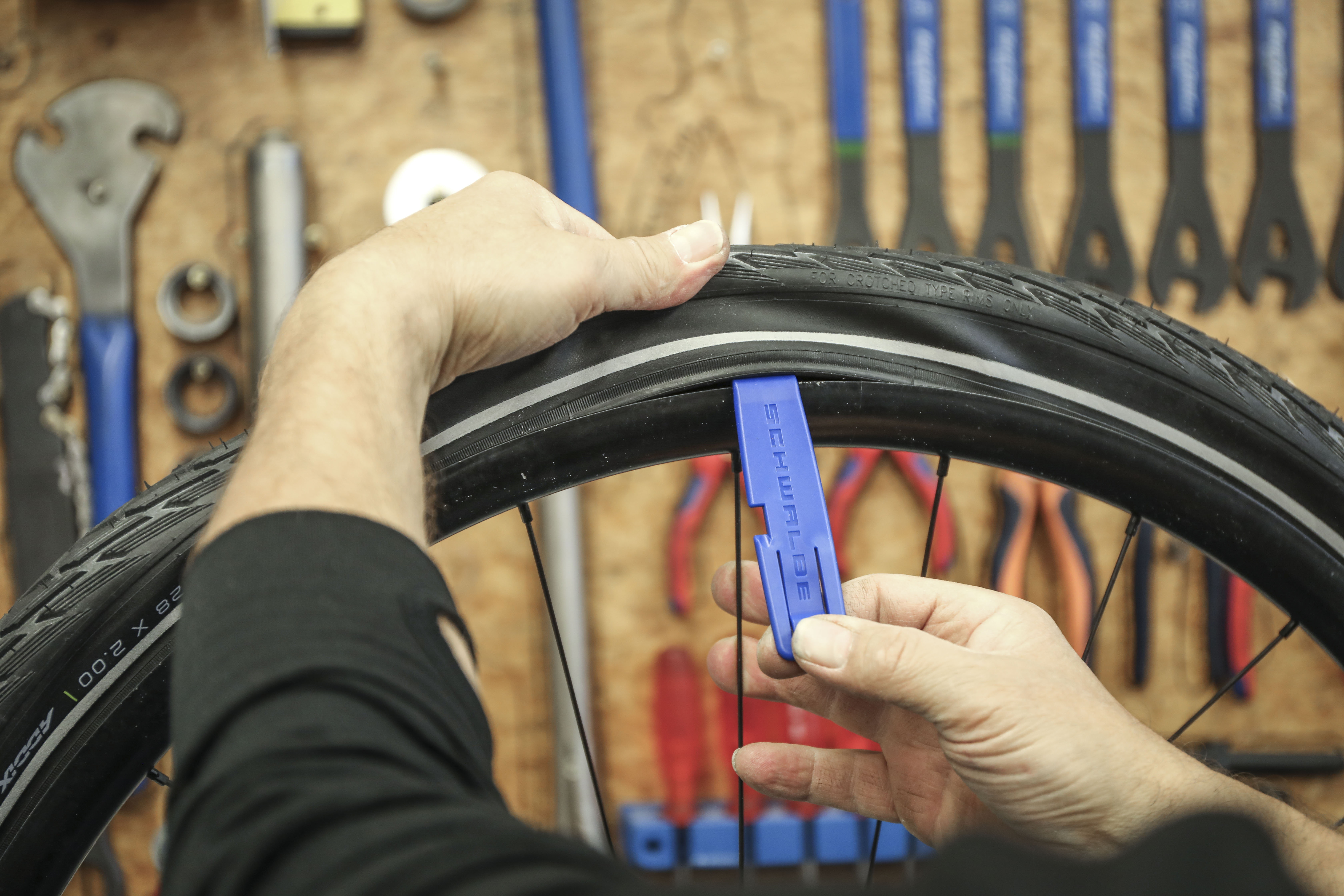 Fahrradreifen Test: Continental gegen Schwalbe im Duell | BIKE