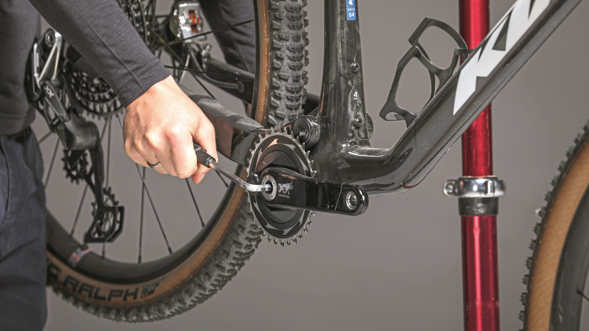 gravelbike schutzblech abnehmbar GEWAGE Fahrrad-Schutzblech-Set Rennrad & Gravelbike, 700C/28 Zoll – Werkzeuglose Montage, Doppelspoiler-Design, verlängerbarer Spritzschutz Sport & Freizeit proper ppe Farbe:Silber-Schwarz RoundFace with chubby cheeks