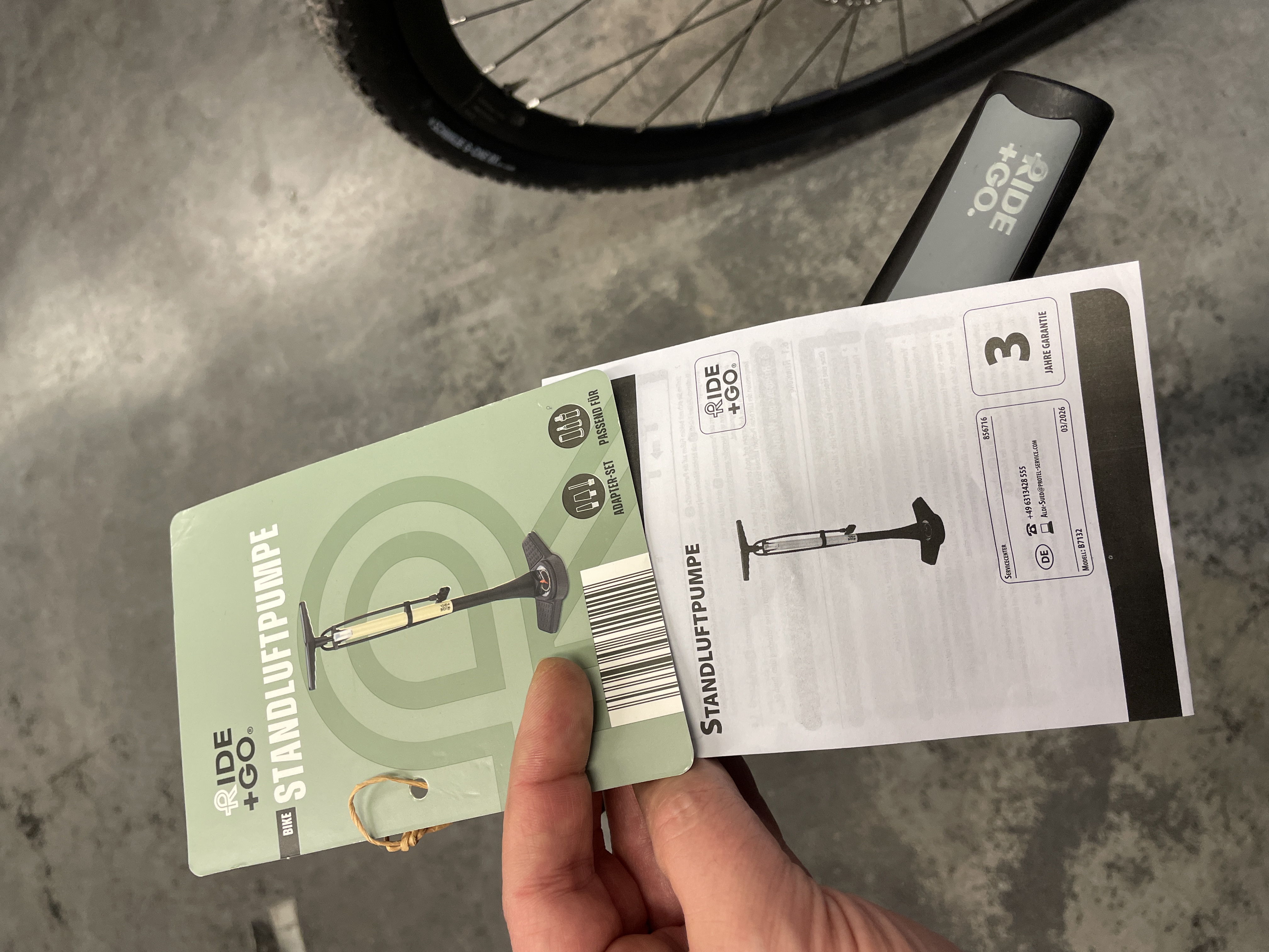 Aldi Fahrrad-Zubehr im Test: Pumpe, Lichtset & Handschuhe im Check | TOUR