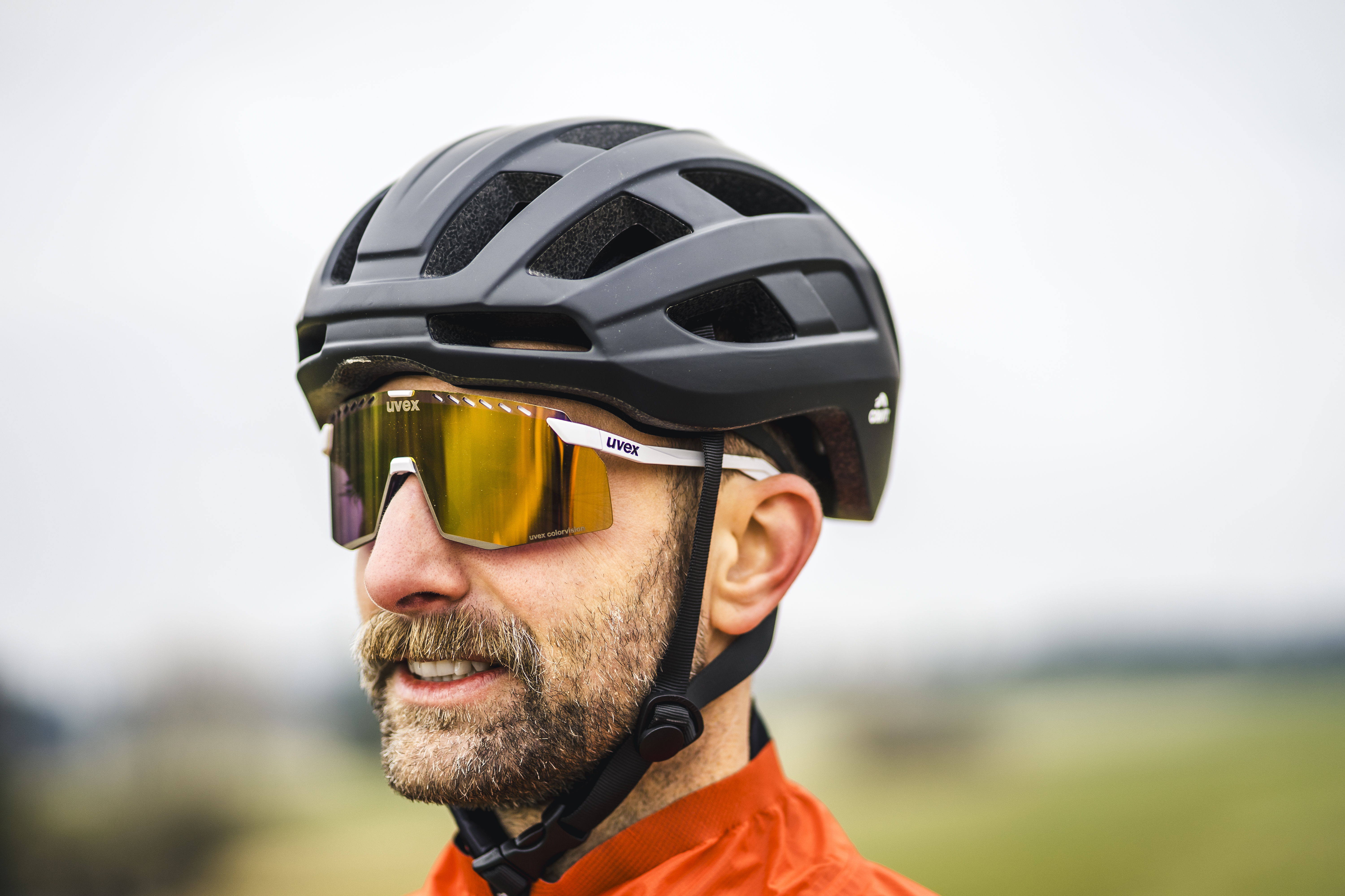 Radprodukte von Aldi, Lidl & Tchibo: Helm, Licht & Akku-Pumpe | BIKE