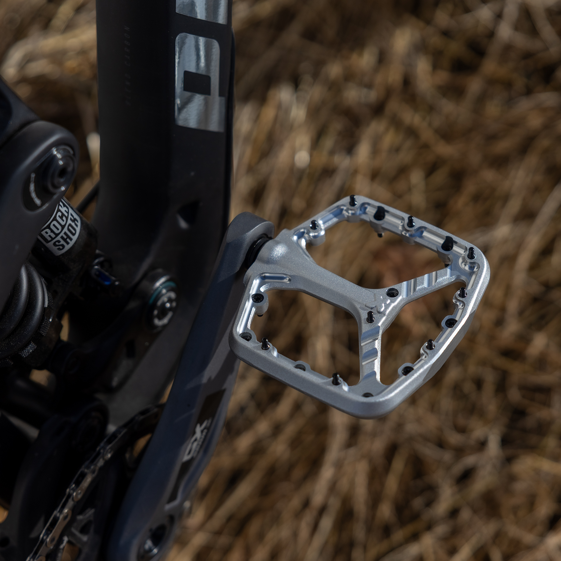 Sixpack Racing Millenium 4.0: MTB-Pedale - leicht und ultragriffig? | BIKE