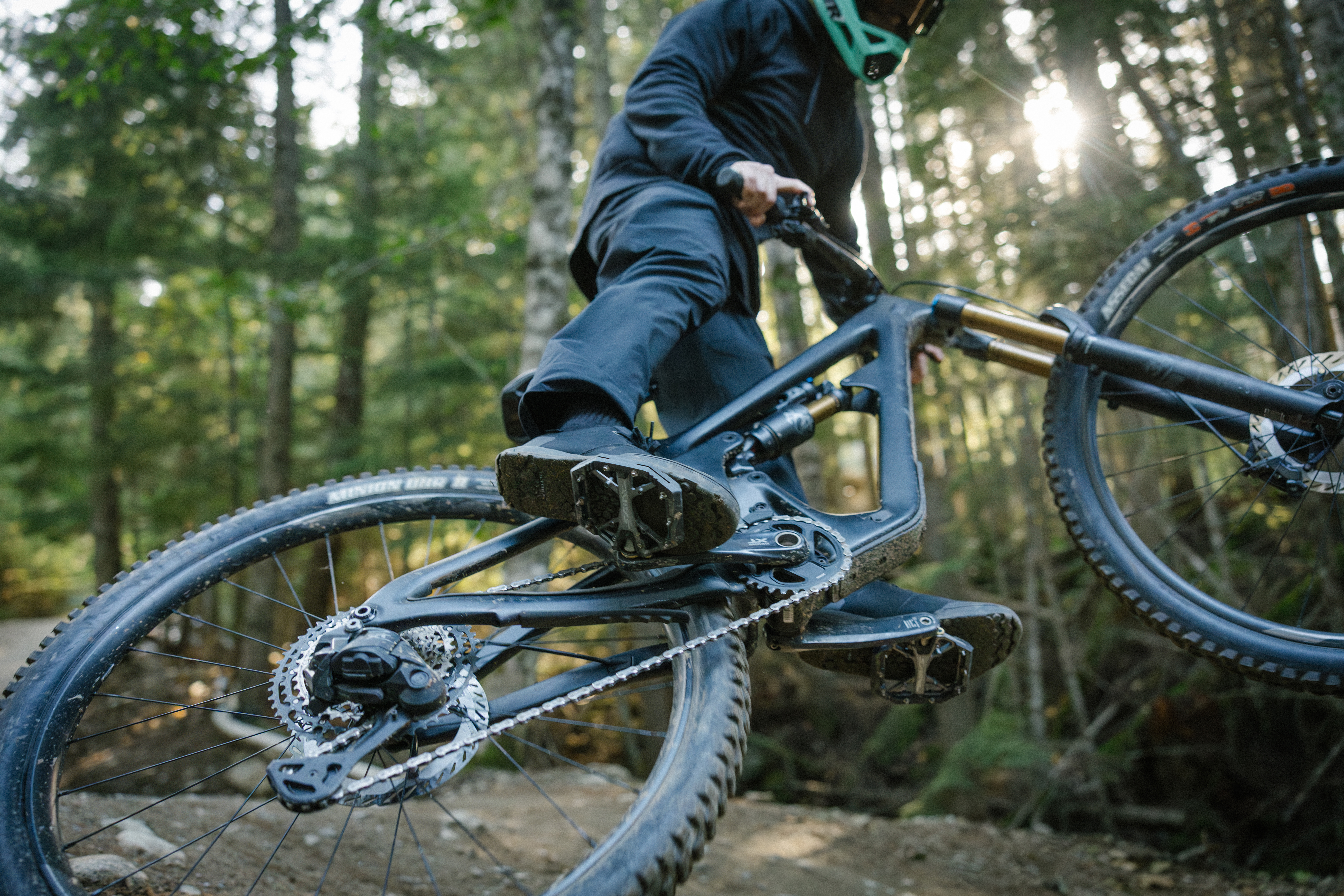 Grip monsters from Japan: New Shimano Saint and XT flat pedals | BIKE