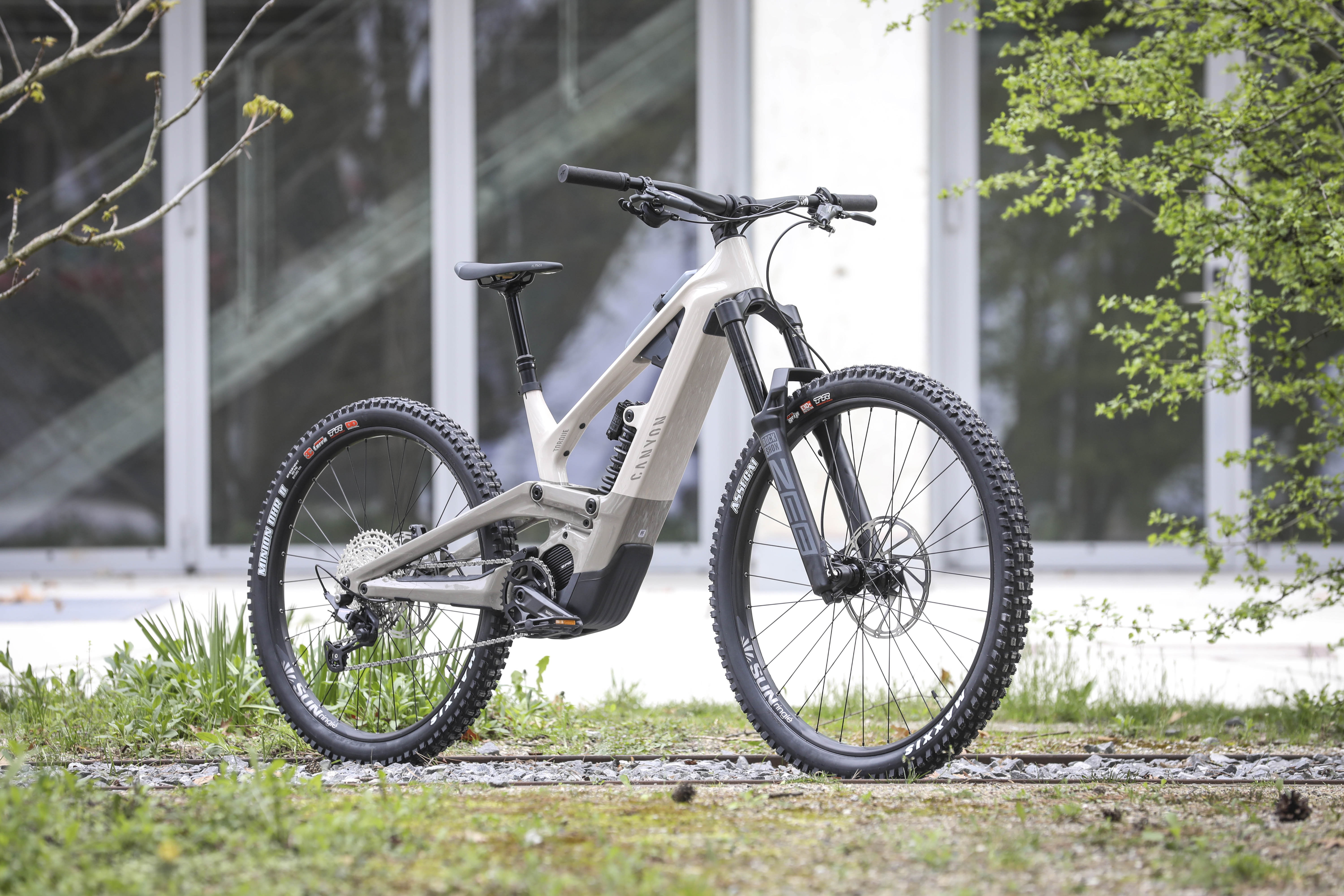 Canyon Torque:On CF 7: Full downhill power for 3499 euros | BIKE