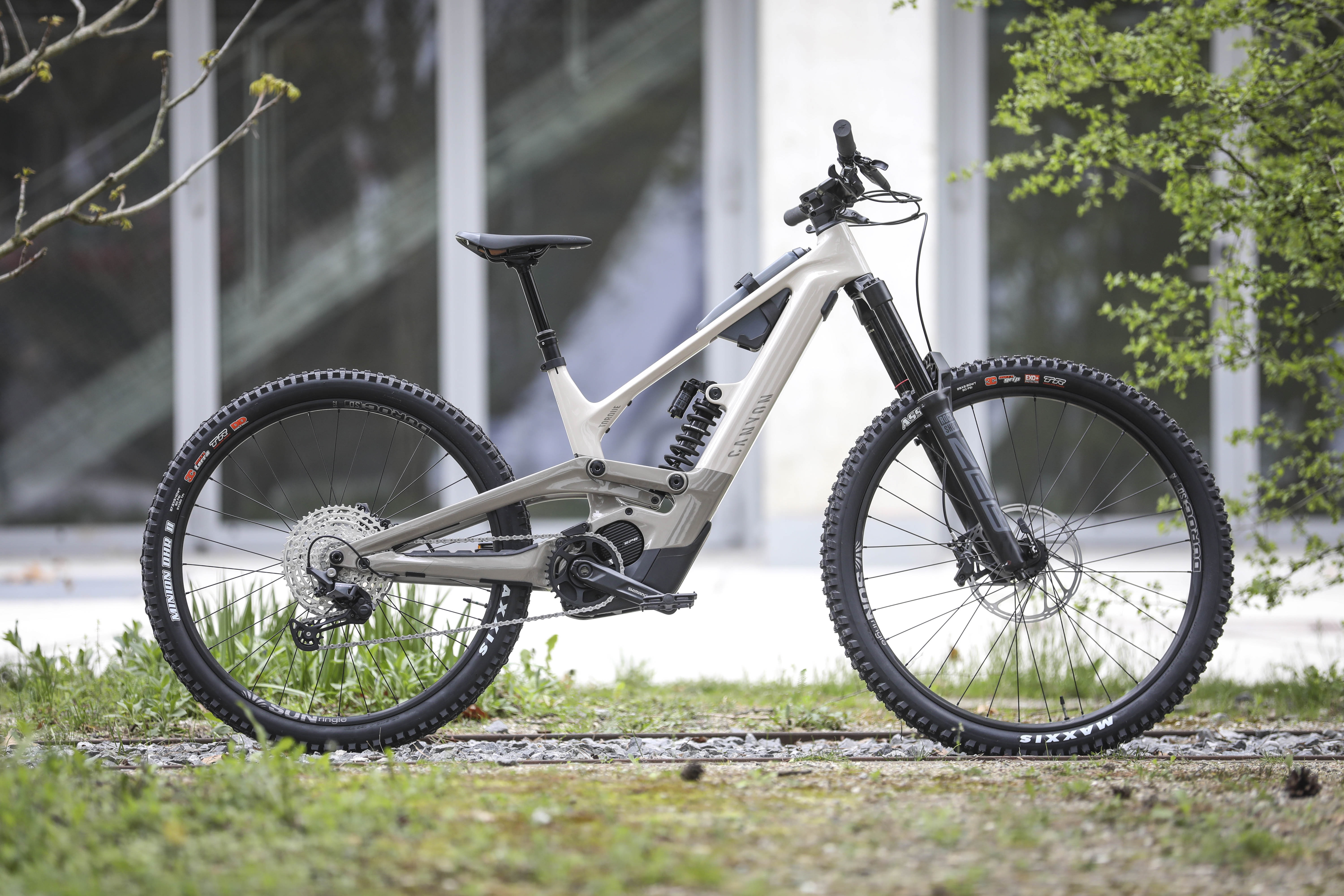 Canyon Torque:On CF 7: Full downhill power for 3499 euros | BIKE