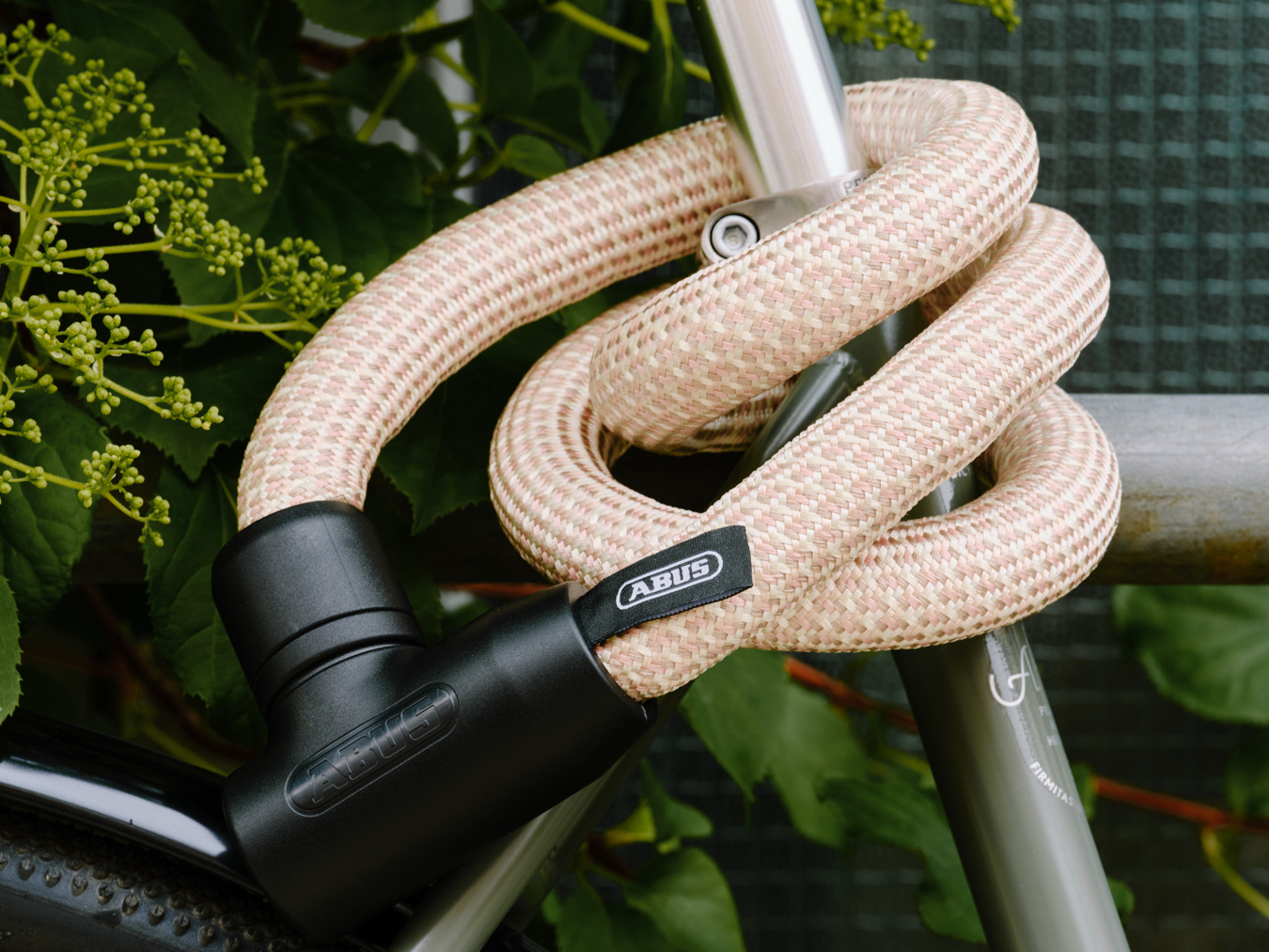 Strick-Schloss mit Stahlkern: Neues Abus Yarnit Fahrradschloss | BIKE