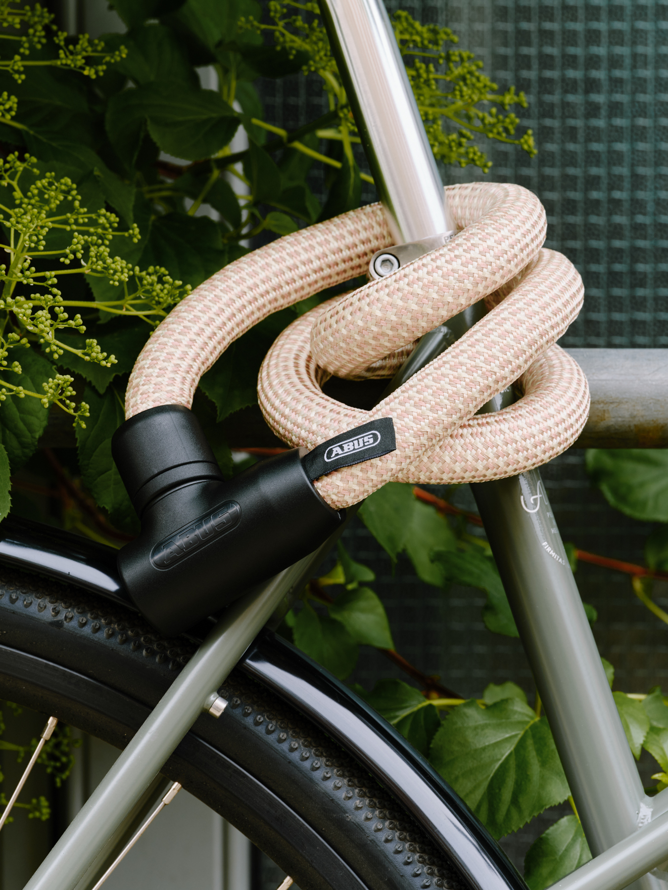 Strick-Schloss mit Stahlkern: Neues Abus Yarnit Fahrradschloss | BIKE