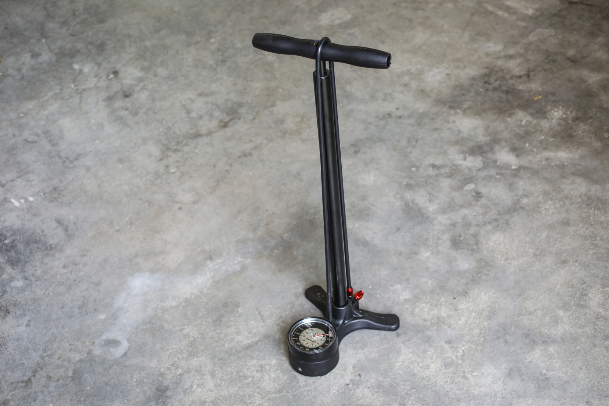 Lezyne Sport Floor Drive: Test bike pump | mega pressure gauge | TOUR