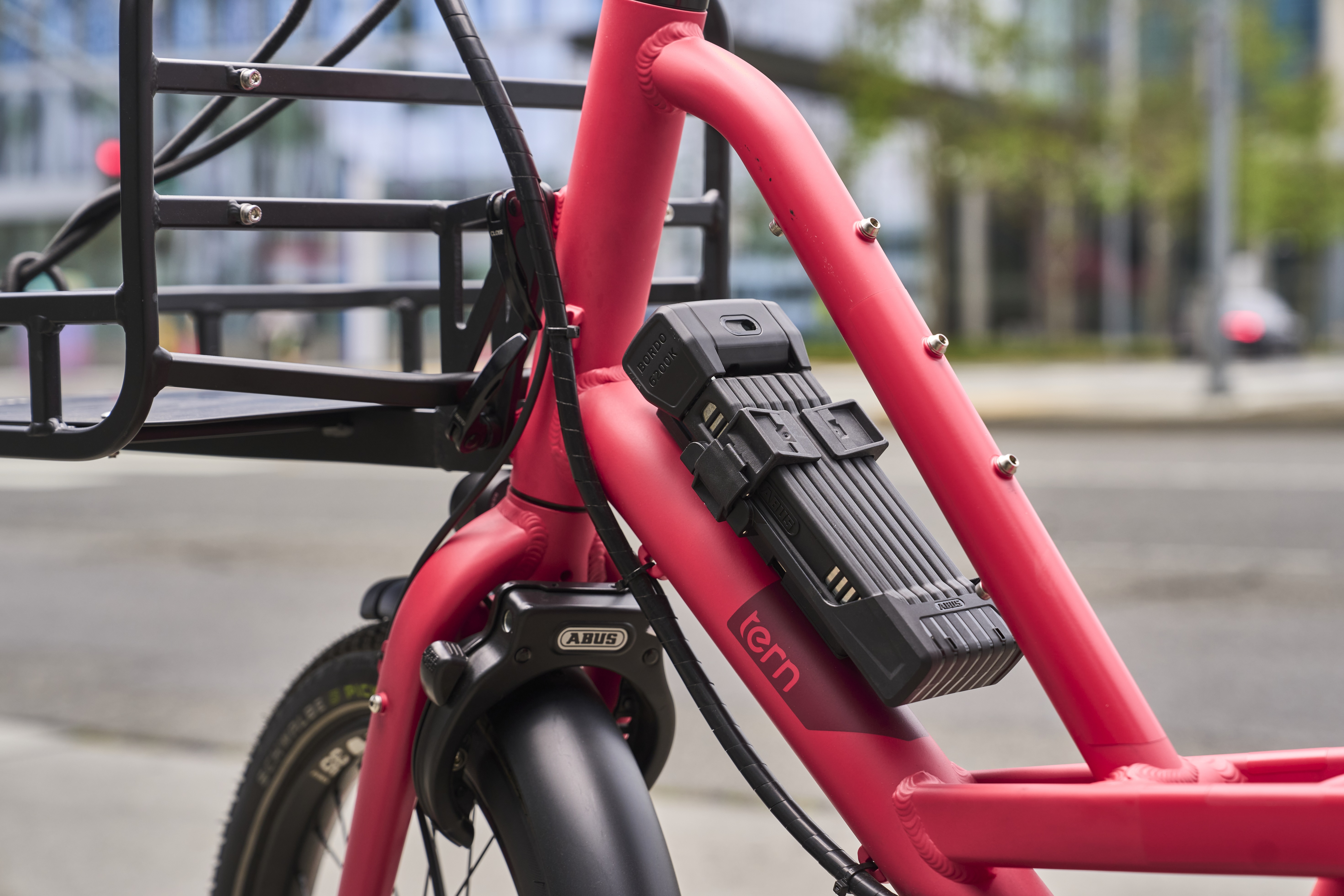 120 cm folding lock: Abus Bordo with integrated tracker