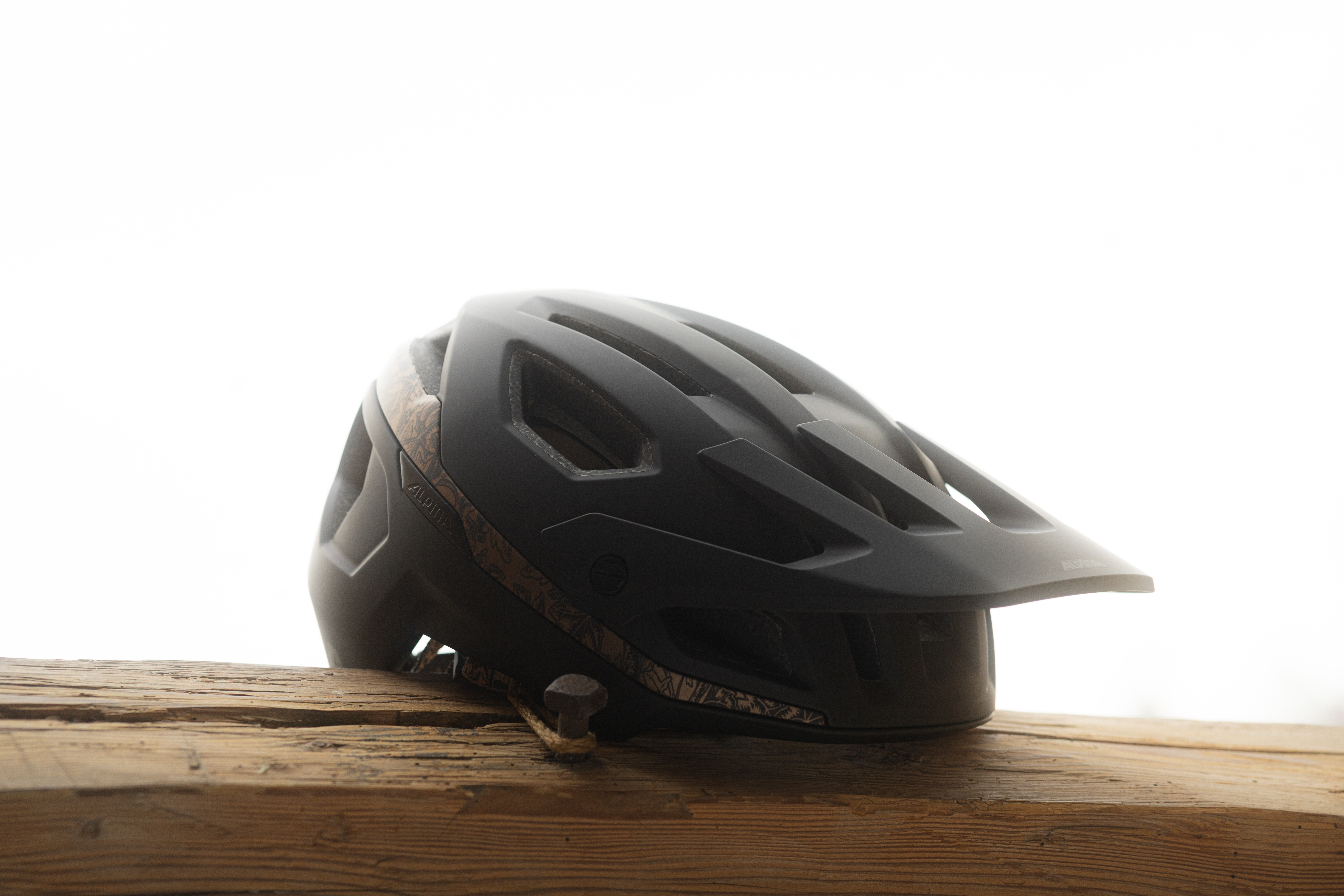 Alpina Artist Series: Street artist Mo Friedrich styles trail helmets | BIKE