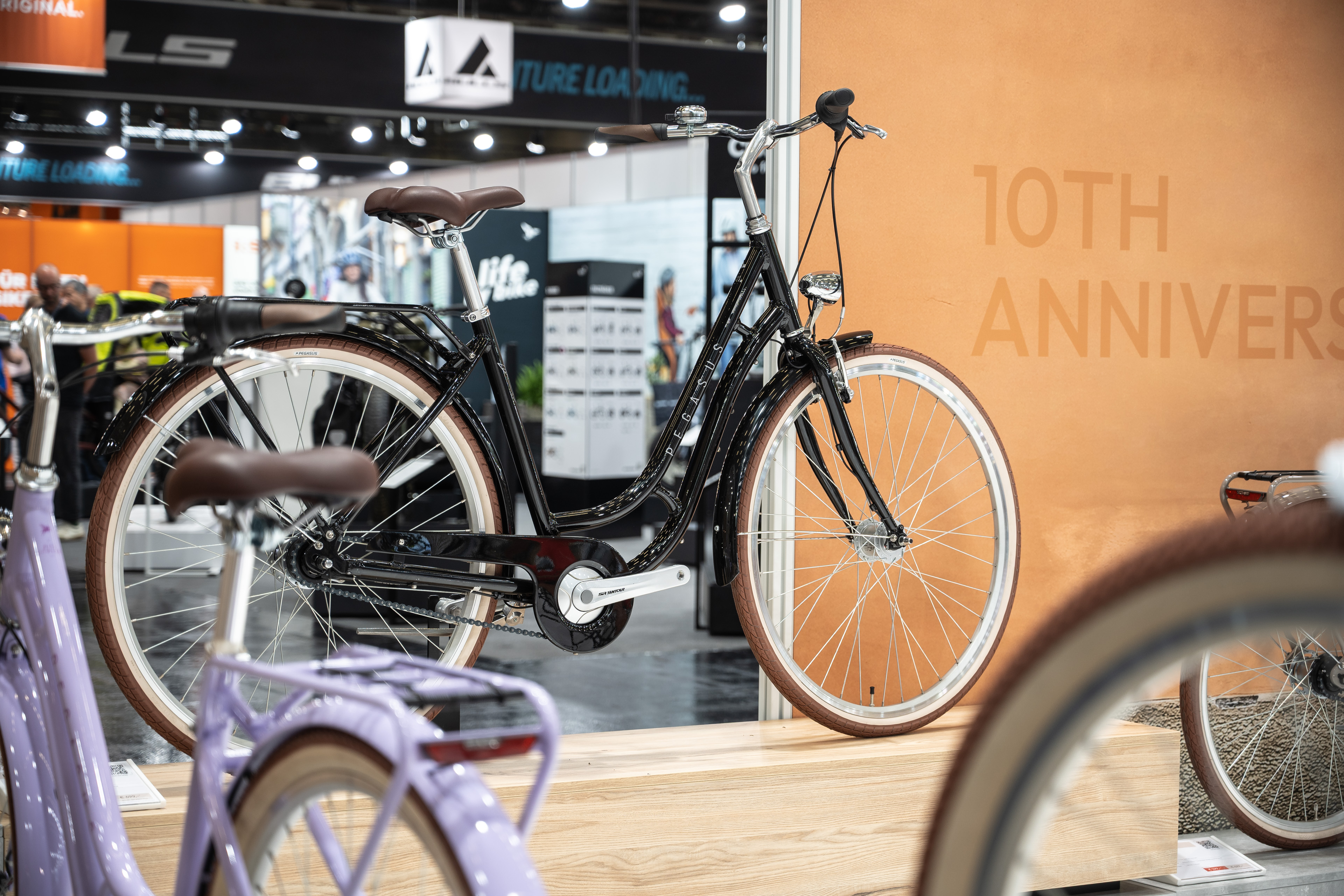 fahrradanhänger alu WIKE Robuster Aluminium-Flachbett-Fahrradanhänger: Innenmaße 56 cm B x 77 cm, maximale Nutzlast 56,7 kg – kommt mit einfach zu installierender {🧚🏻‍♀️}, 💌 Kommentiert mit ID4:53 Lieferung:Fahrbereit