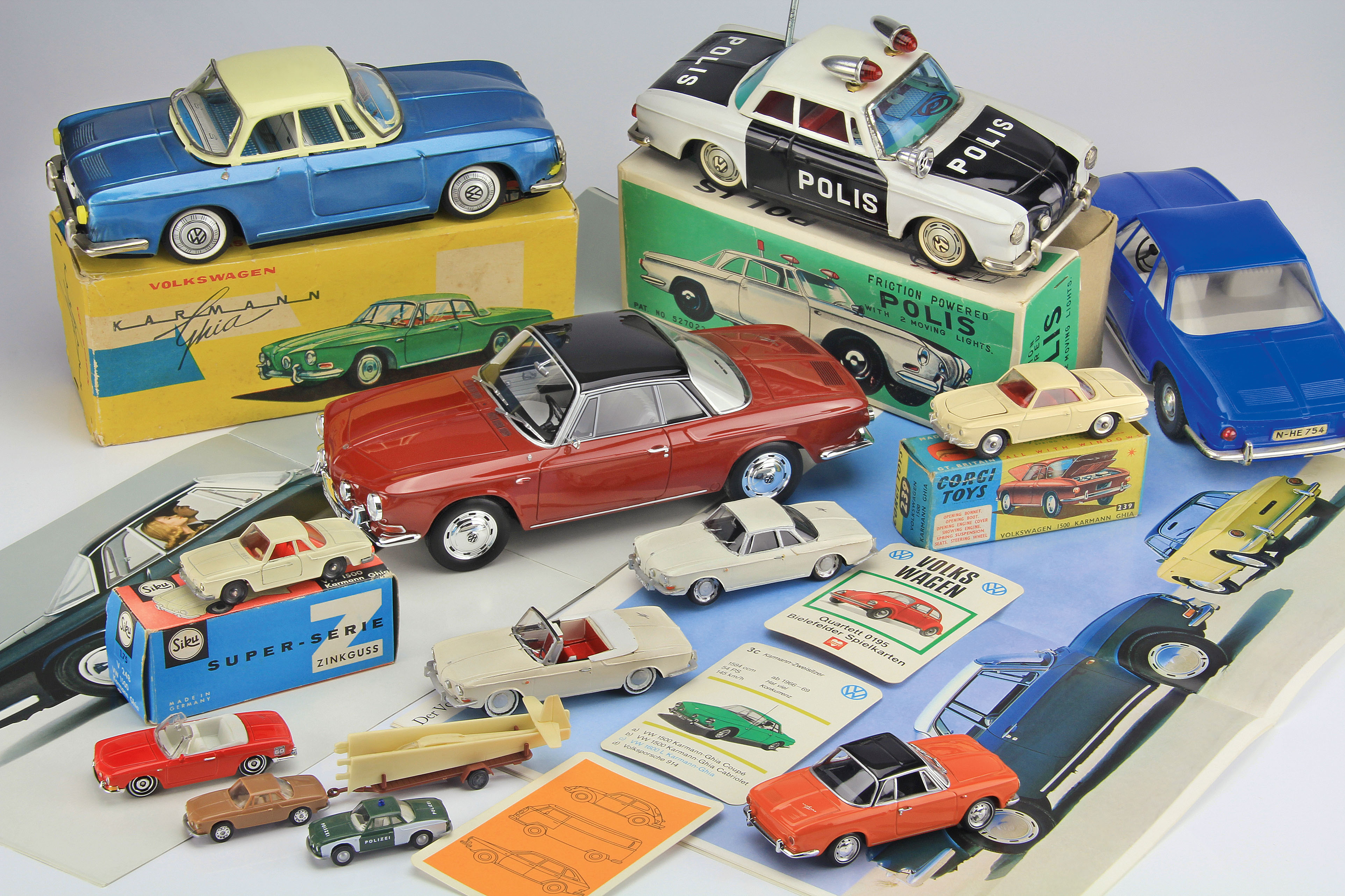 VW Karmann Ghia green (Maxichamps)1:43