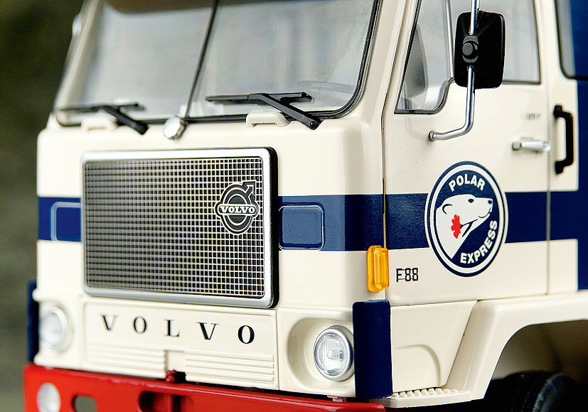 Das System 8: Volvo F88 von Road Kings in 1:18 | MODELLFAHRZEUG