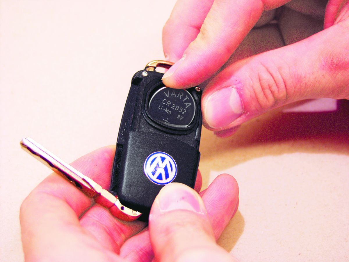 Quickservice: VW Funkschlüssel - Batterie des Funkfernbedienungsschlüssels  ersetzen | Gute Fahrt