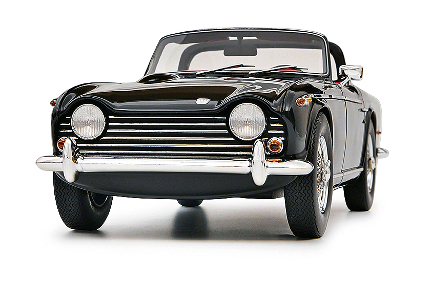 Triumph TR5/TR250 von Schuco in 1:18 – Surrey or not