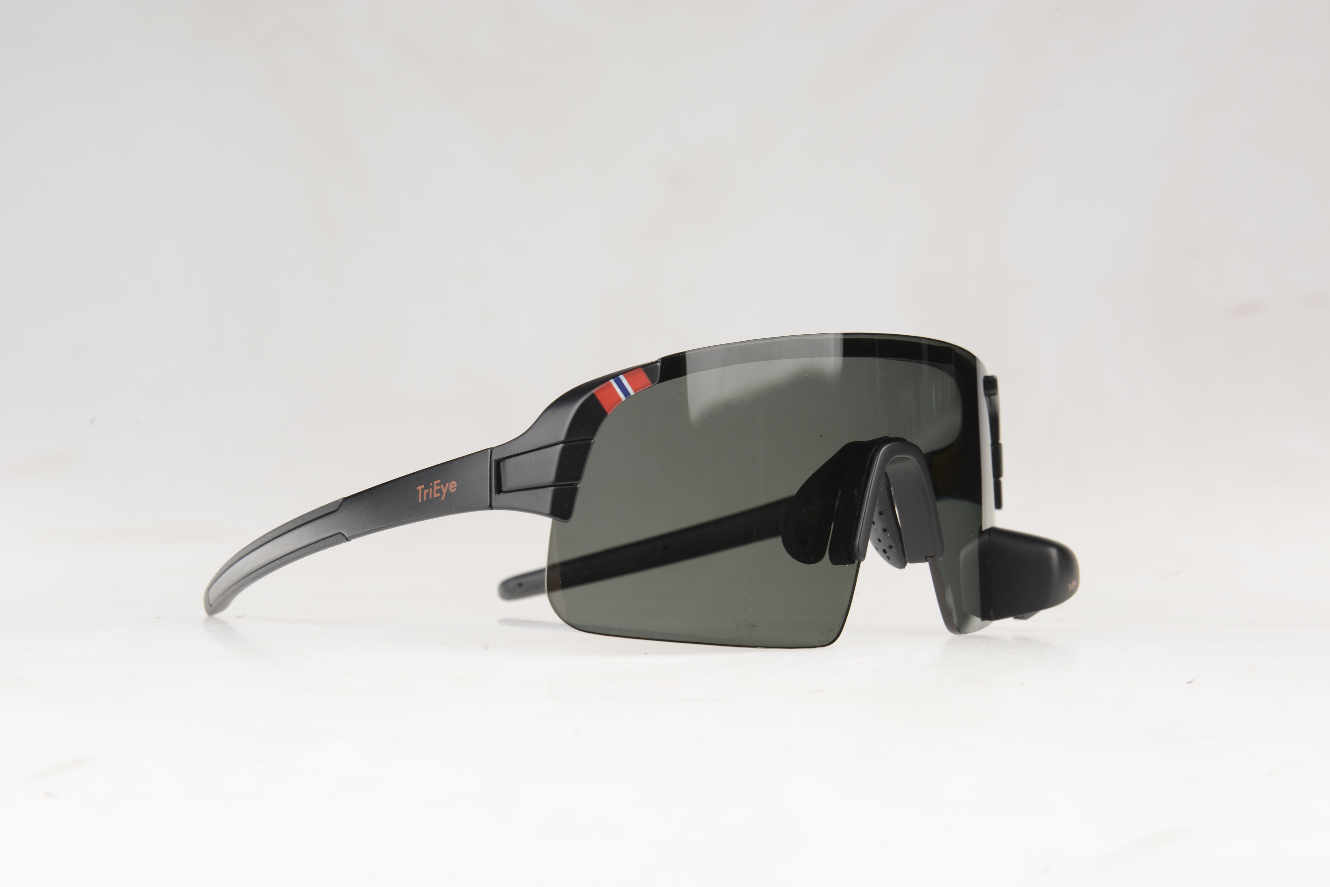 TriEye View Sport HD: Fahrradbrille mit integriertem Rückspiegel