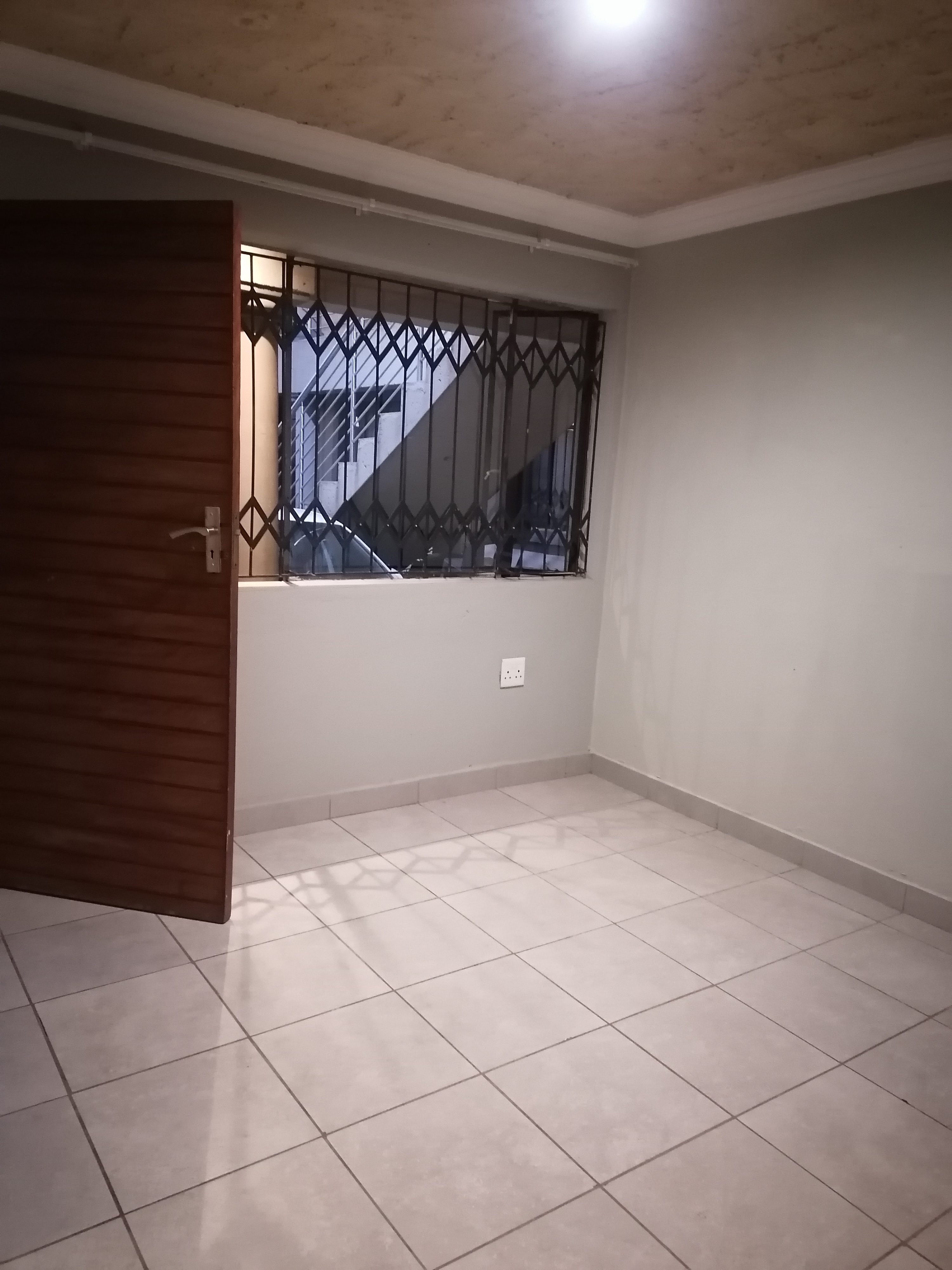 Spacious bachelor room, near Mahlasedi masana primary school