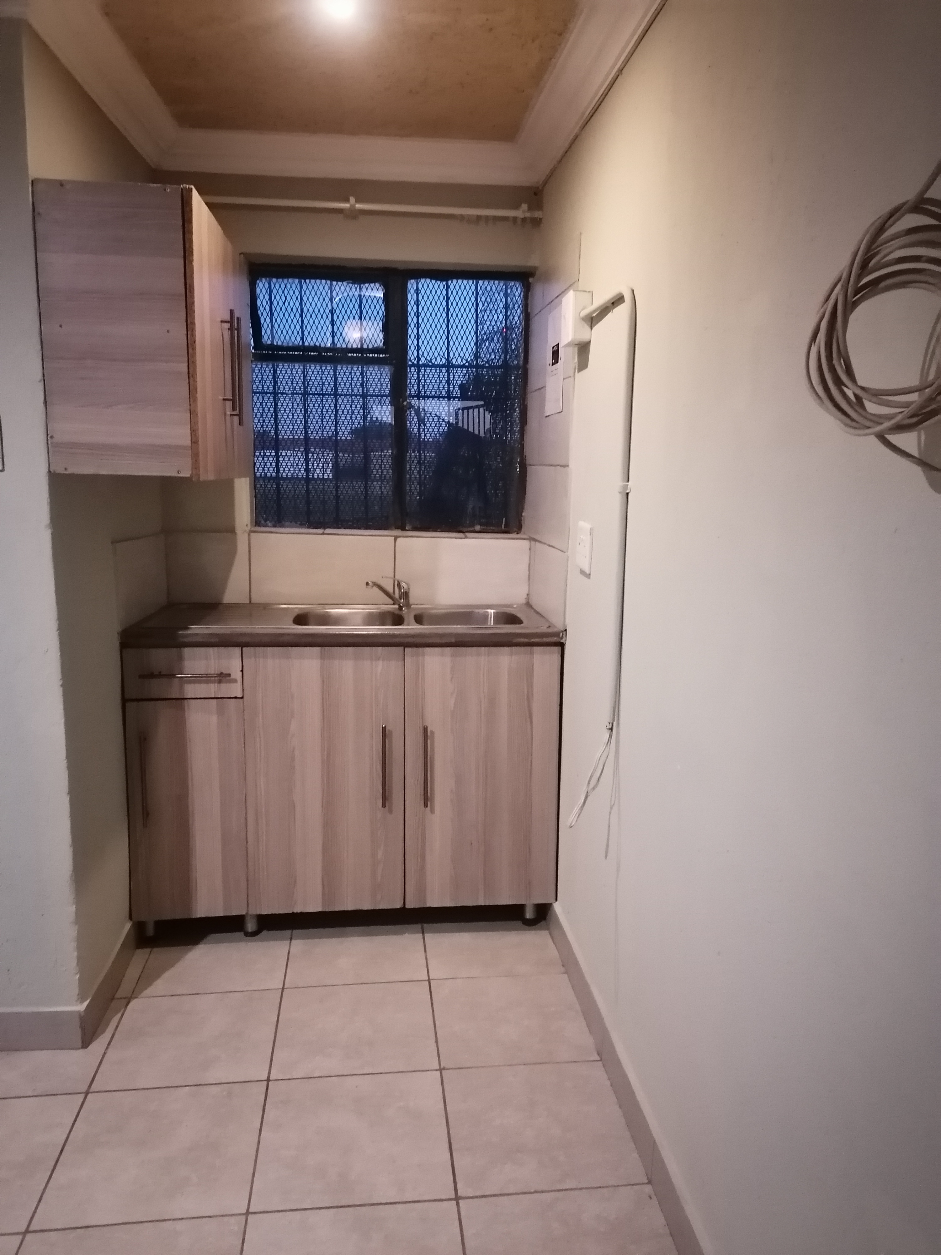 Spacious bachelor room, near Mahlasedi masana primary school