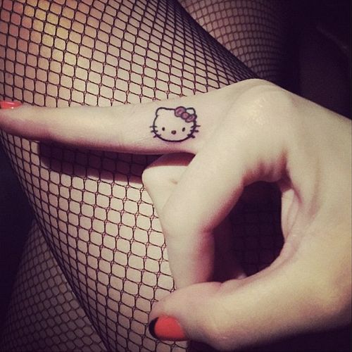 Katy Perry - Hello Kitty Tattoo