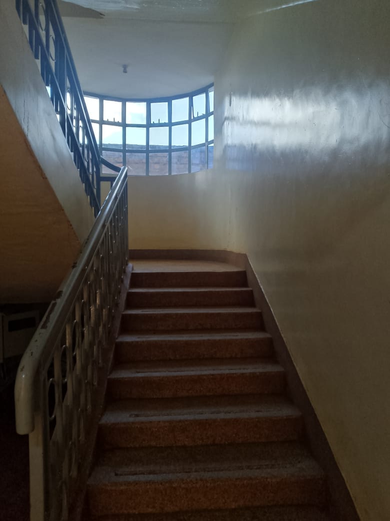 Leslos Apartments Image 3