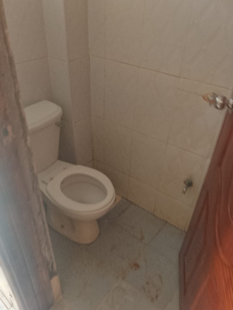 Leslos Apartments Image 6