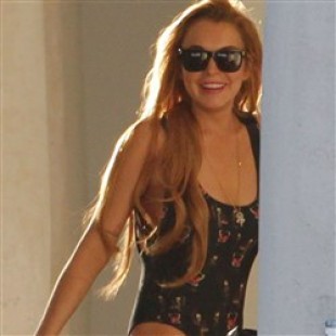 Lindsay Lohan Surprisingly Not Horrible Swimsuit Pics