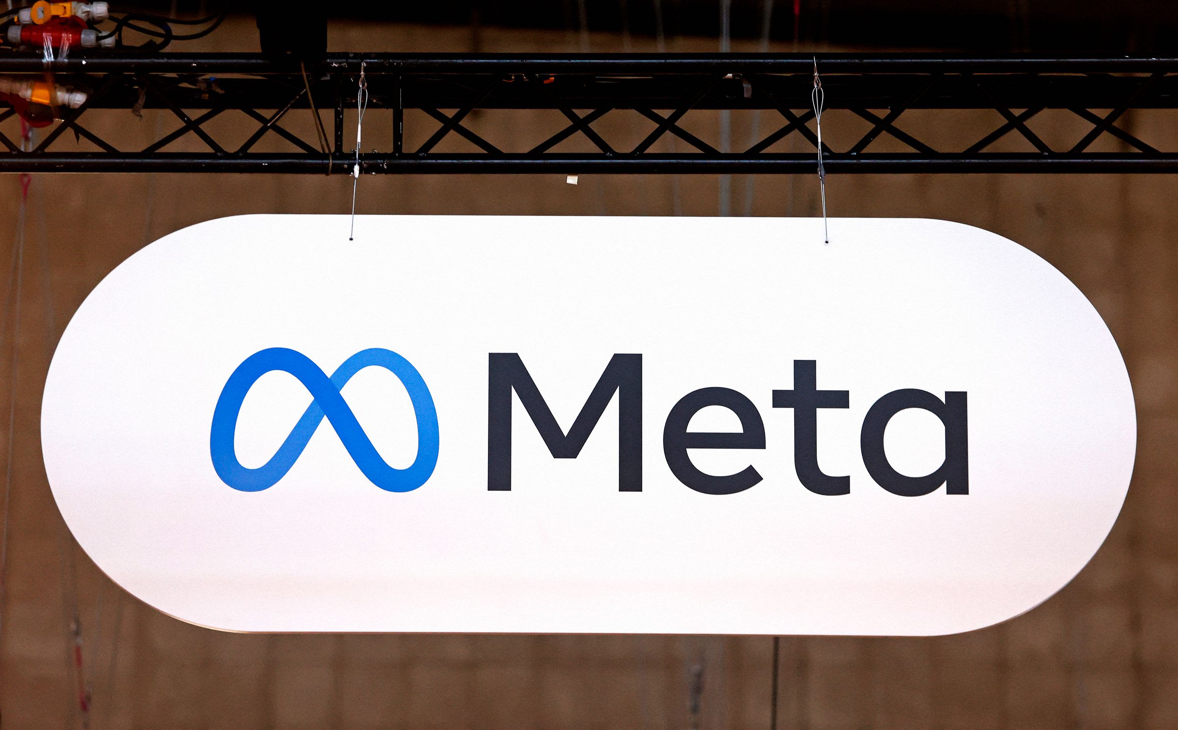 Exploring the Privacy Quagmire: Meta AI's "Discover" Feed Raises Concerns