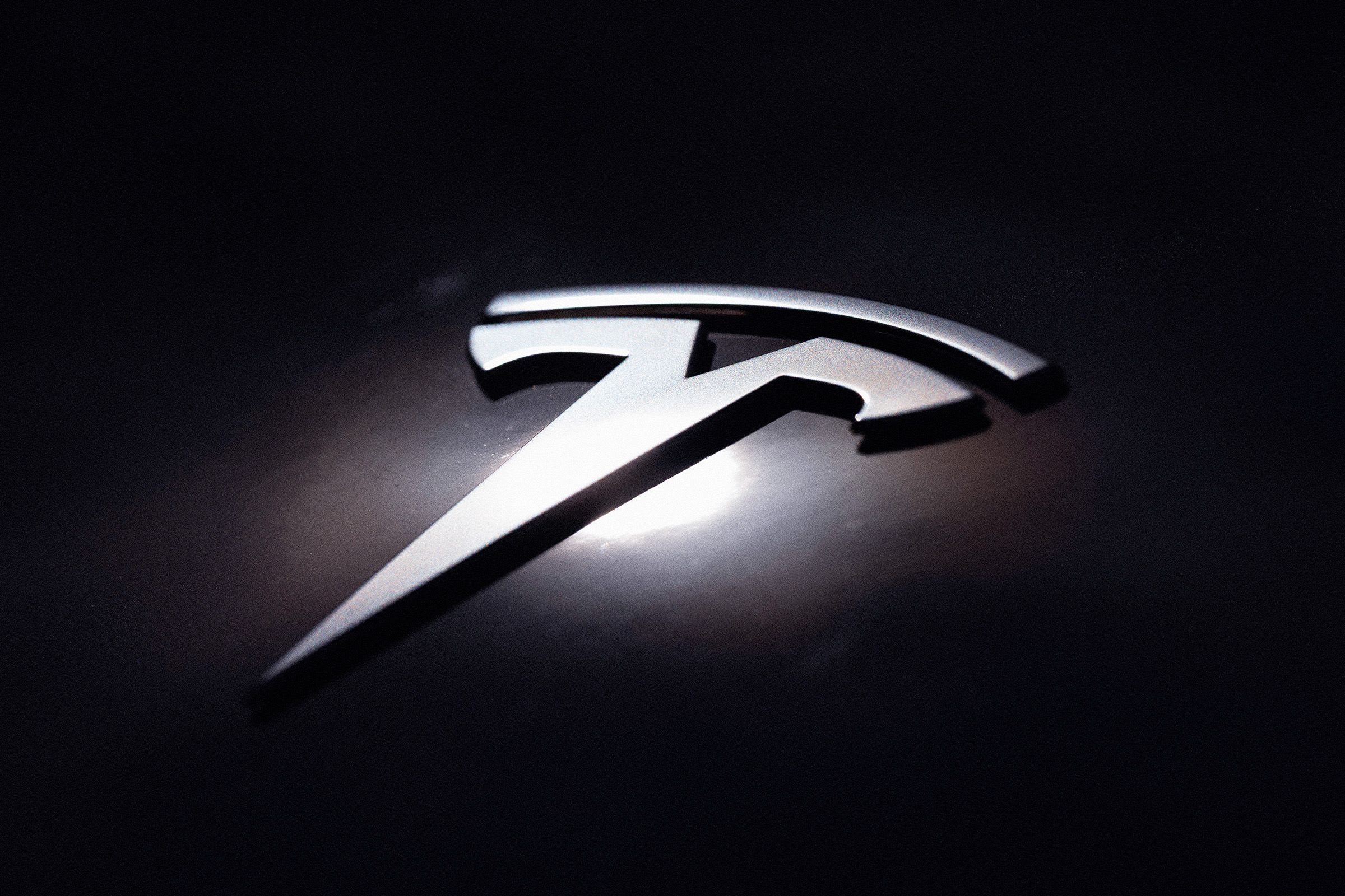 Tesla Faces Landmark Ruling in Autopilot Liability Case