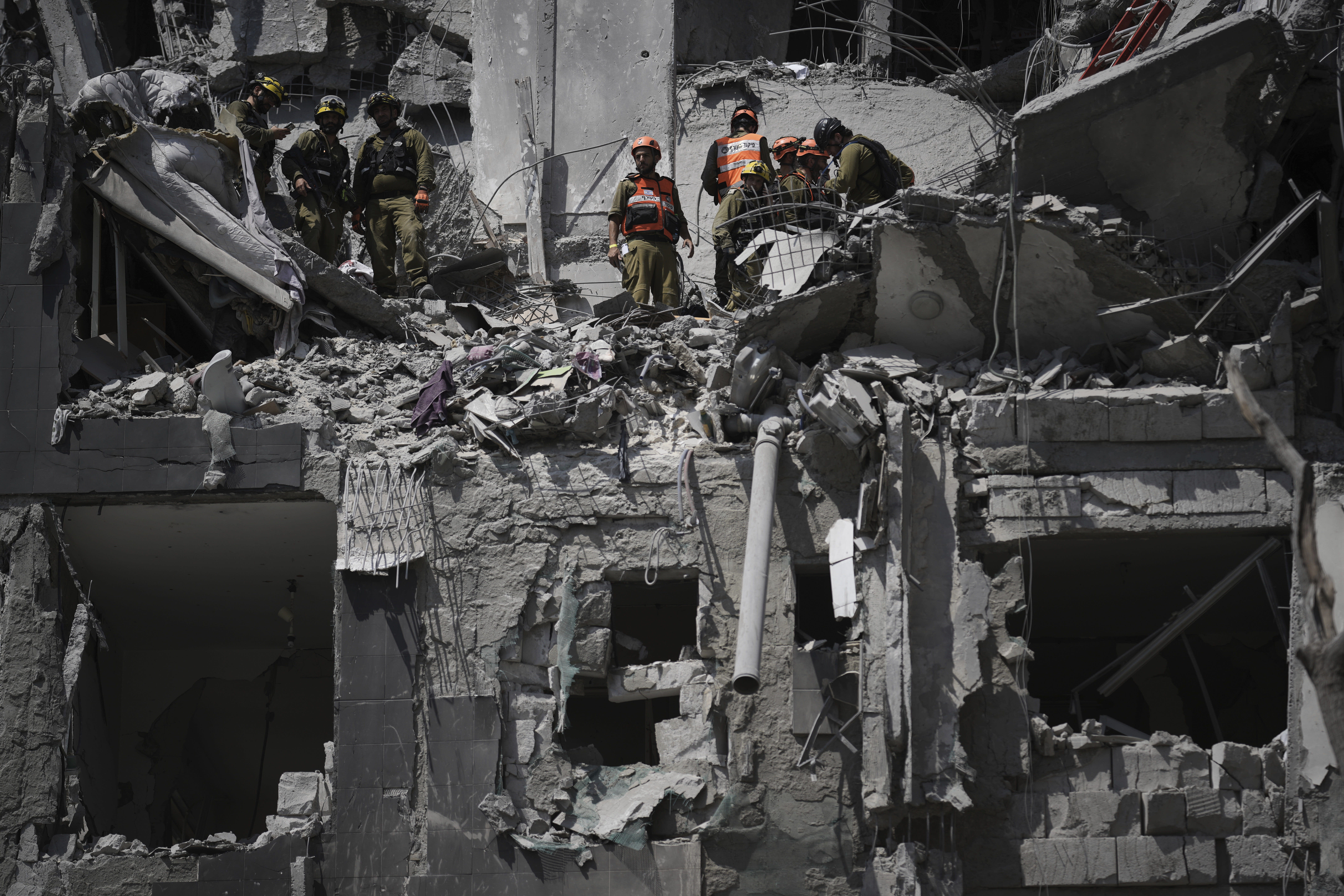 The Enduring Challenge of Iran: Tactical Capabilities and Global Security Dynamics