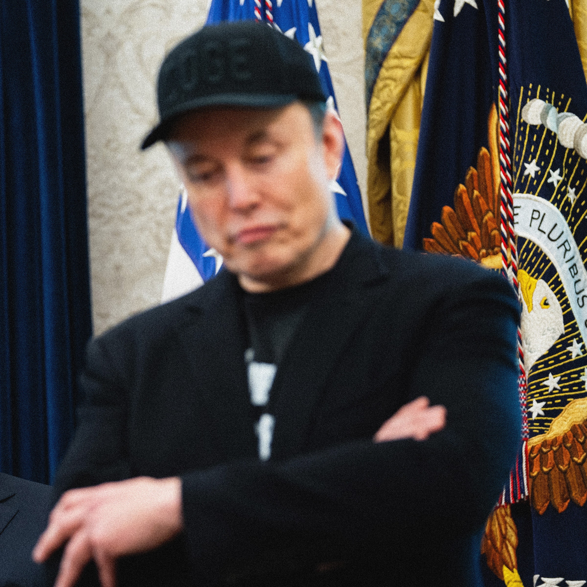 Cover Image for The Paradox of Elon Musk: A Tech Titan Without a Laptop?