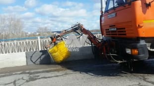 В Ульяновске моют дороги, мосты и тротуары