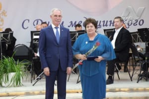 Губернатор Ульяновской области вручил сельским докторам сертификаты на 1 млн рублей