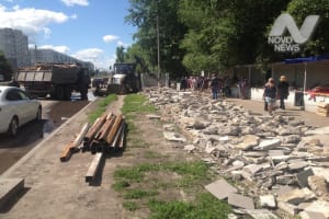 На улице Рябикова в Ульяновске демонтируют торговые павильоны