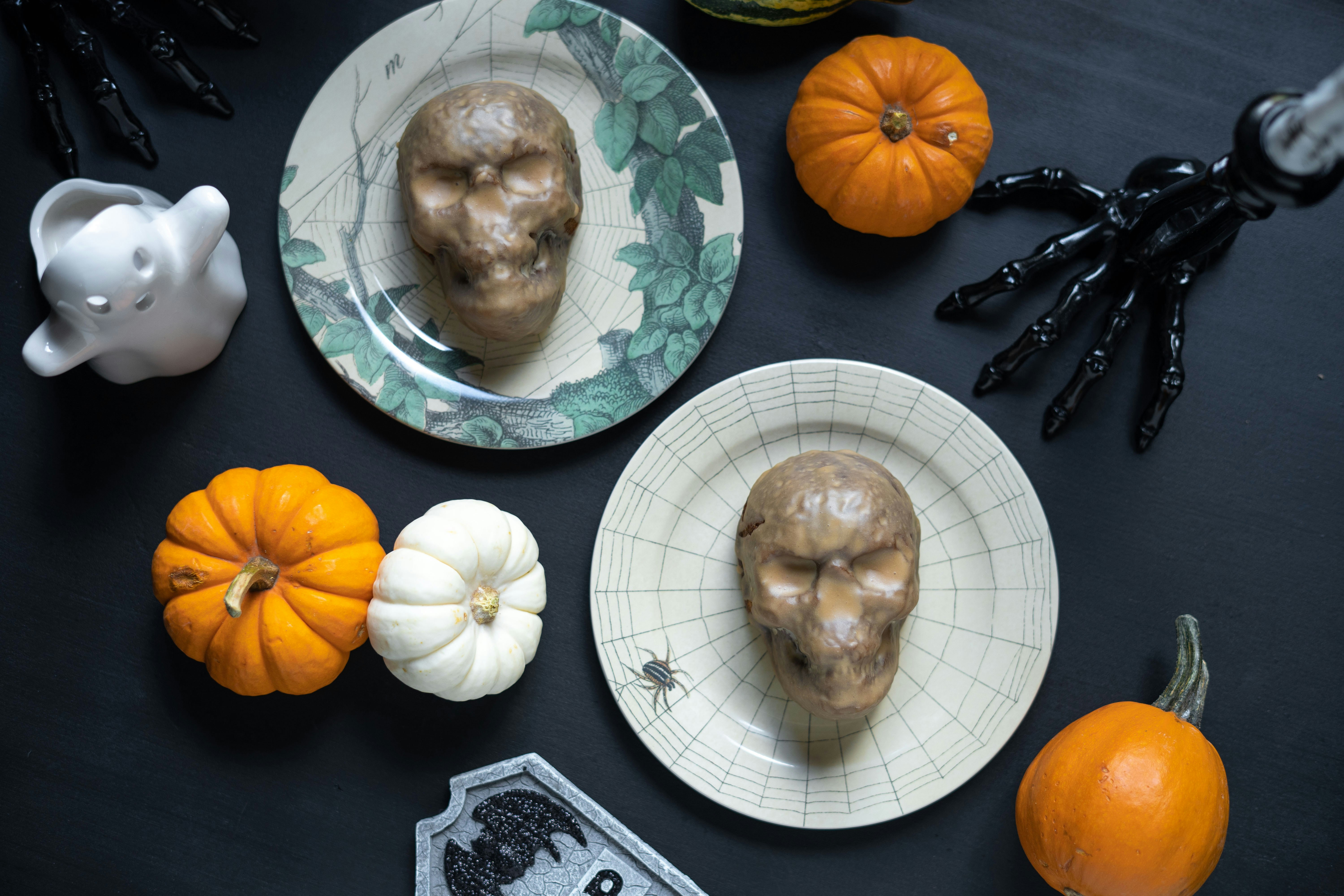 Mini Pumpkin Chai Skull Cakes