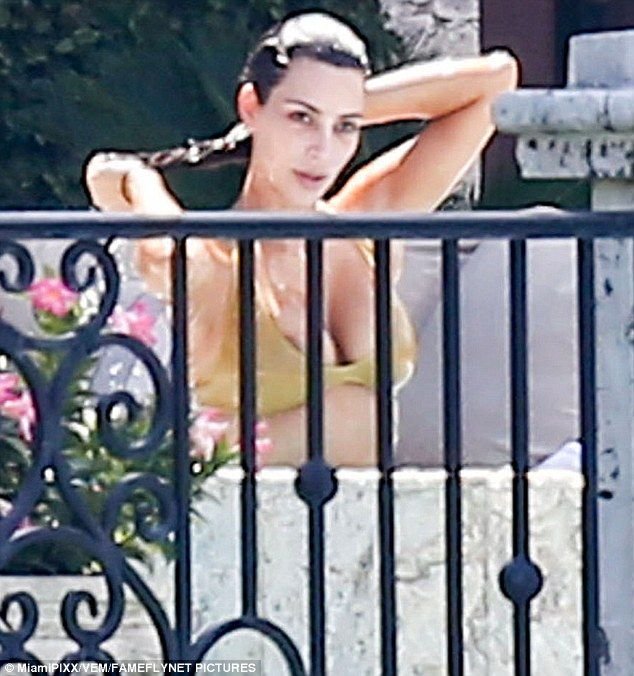 Kim Kardashian Sexy 12