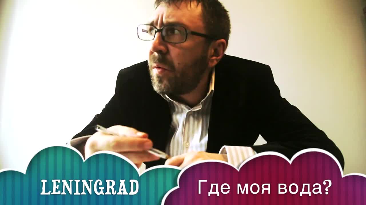 Налитая грудь Бритни Спирс в глубоком декольте в Малибу