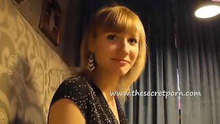 Русская чикса в колготках сосет большой член перед анальным сексом