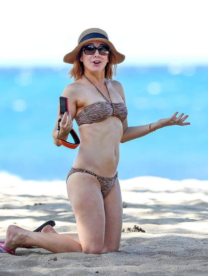 alyson hannigan bikini