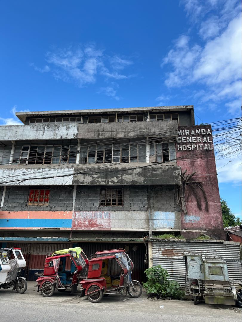 Old Abandoned Hospital 🕸️🏥