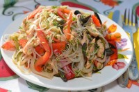 Салат с фунчозой и курицей Салат с фунчозой и курицей