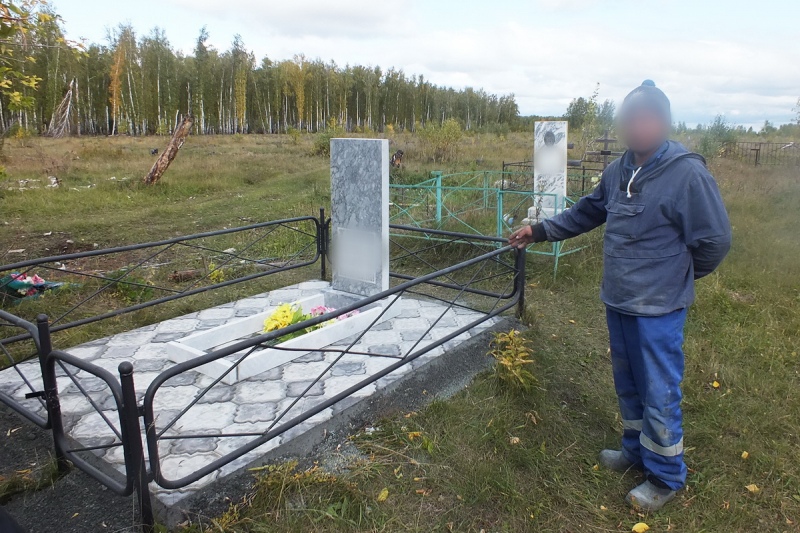 Волохово Александровский район надгробья