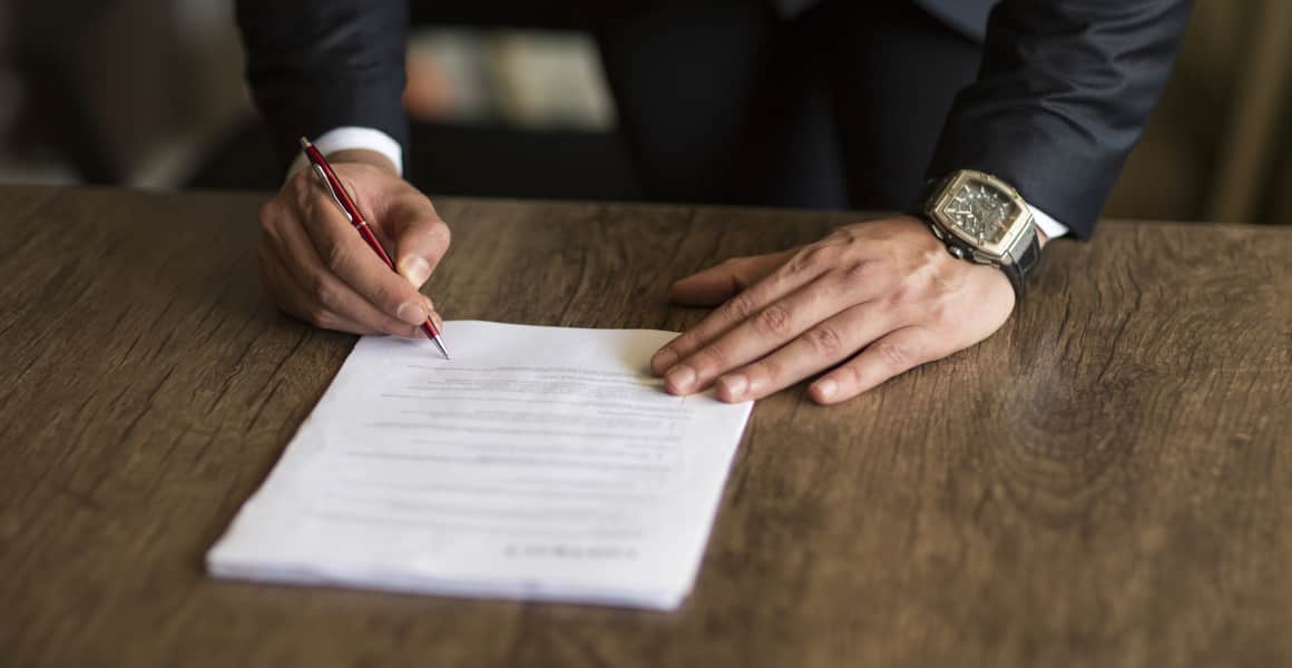 Un décret abroge le CDD seniors et définit les informations nécessaires à la nouvelle négociation obligatoire sur les seniors