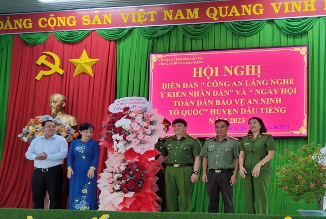 Ngày hội toàn dân bảo vệ ANTQ và diễn đàn Công an lắng nghe ý kiến nhân dân năm 2023