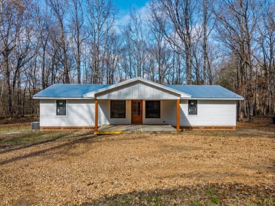 1565 Ales Road Batesville, MS 38606