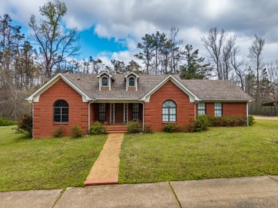 642 Deer Run Road Batesville, MS 38606