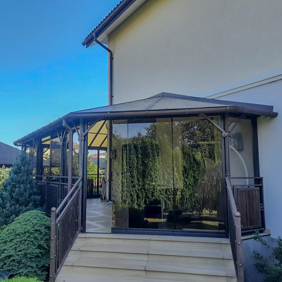 Outdoor Kitchen and Lounge Area