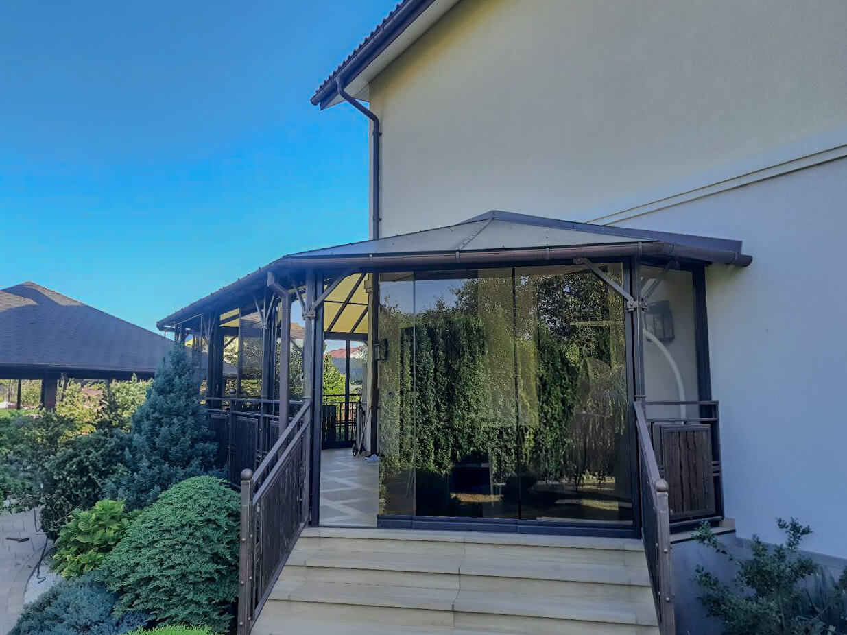 Outdoor Kitchen and Lounge Area