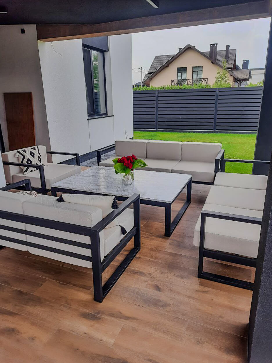 Modern Outdoor Lounge