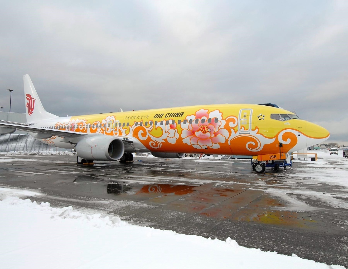 Красочный самолет компании Air China